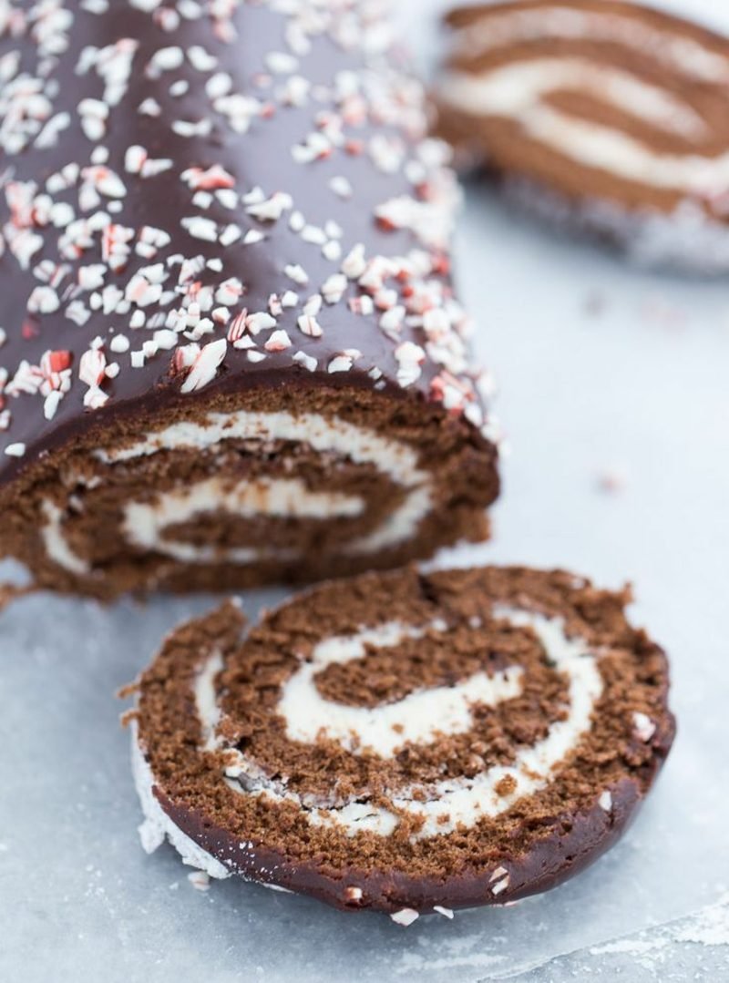 Karácsonyi desszert tekercs torta tejszínhabbal