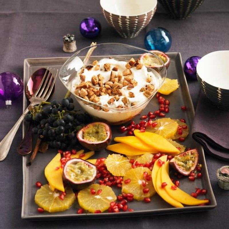 Karácsonyi desszert gyümölcssaláta túrókrémmel