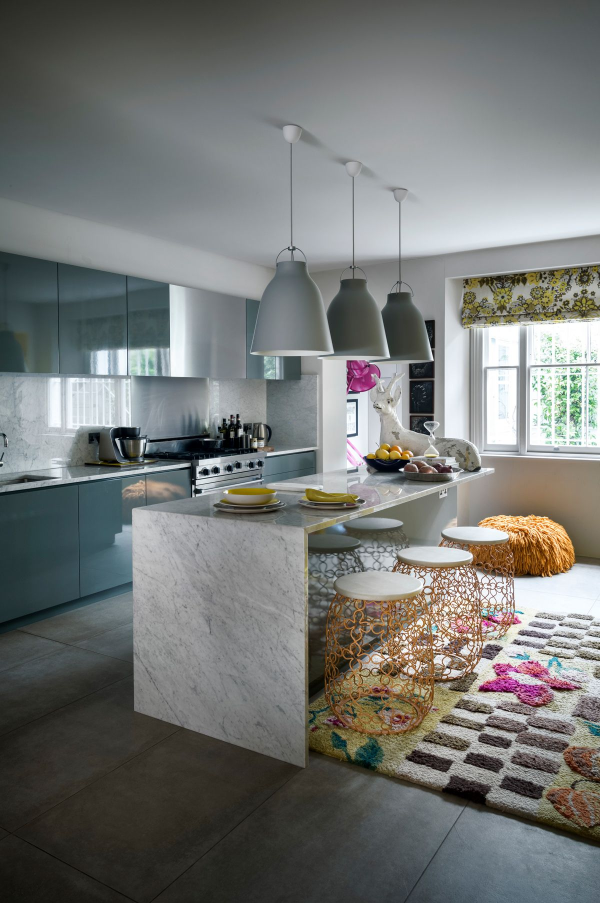 Une cuisine très moderne avec une grande variété de textures à l'intérieur idées modernes pour la cuisine