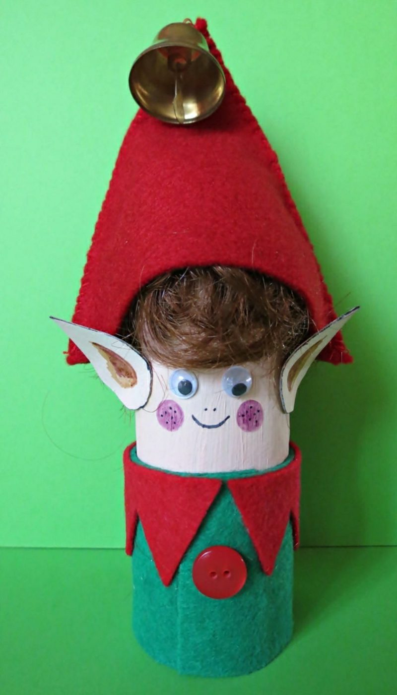 Patuljci izrađuju rukotvorine s malom djecom od kucanja role Patuljci od role toaletnog papira prave smiješne stvari