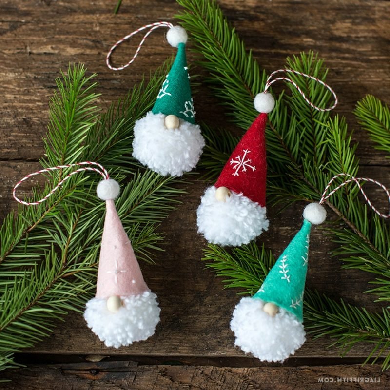 Patuljci od pompona čine prekrasne ukrase za božićno drvce Patuljci izrađuju pom poms ukrase za božićno drvce