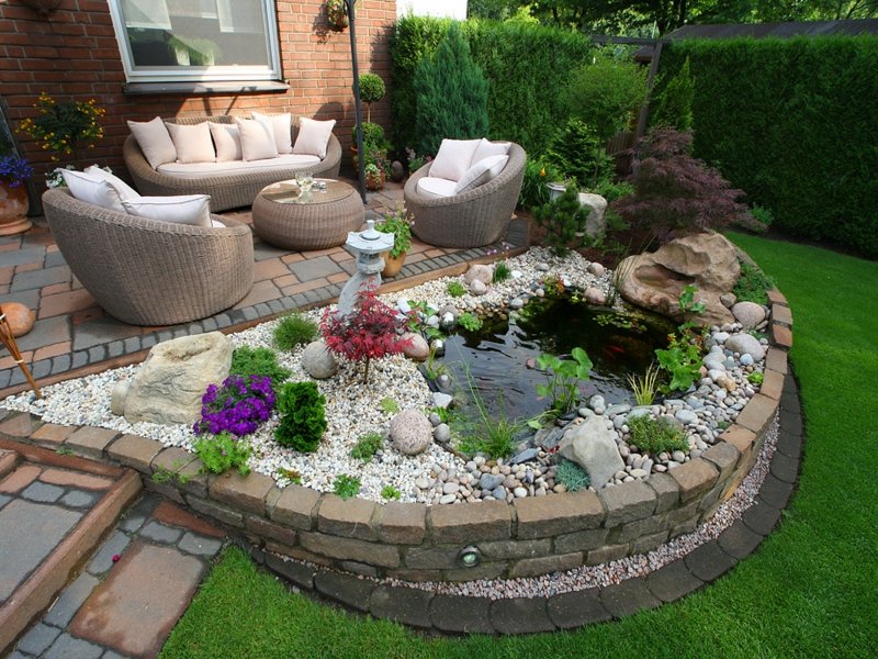 petit et beau bassin de jardin