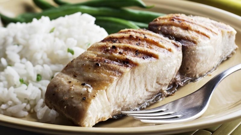 Le riz se marie parfaitement avec le poisson quelle est la santé du riz calories du riz glucides du riz valeurs nutritionnelles du riz riz à grains entiers riz brun