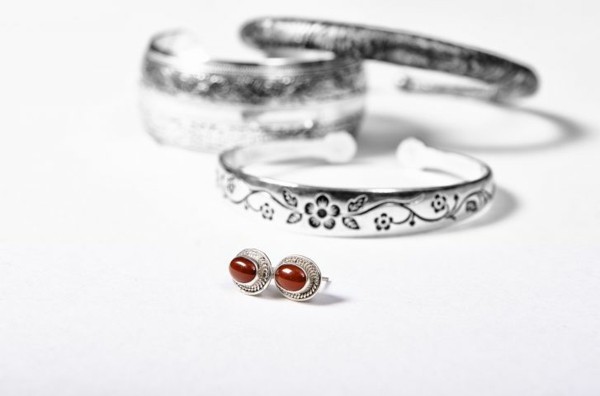 Bijoux en argent nettoyer les remèdes maison bijoux bagues en argent