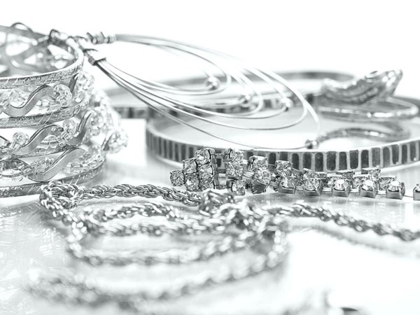 Nettoyage de bijoux en argent Remèdes à la maison Nettoyage de bijoux en argent