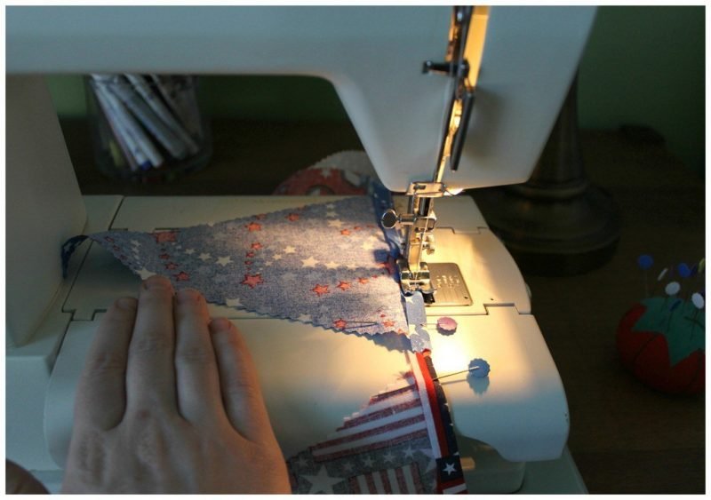 Šivanje lančića zastavica: Upute s tkaninom