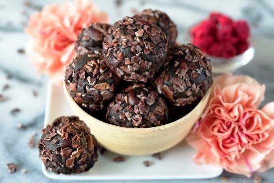 A kakaóhegyek hatása és alkalmazása, az új szuperélelmiszer -energiagolyó -szarvasgomba