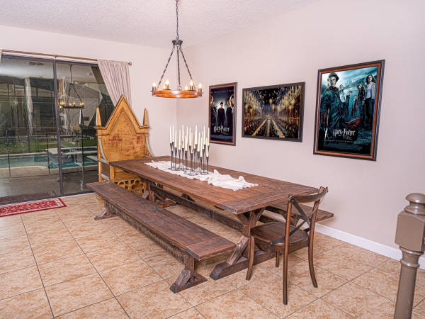 Iznajmite kuću za odmor Wizard's Way i izbliza doživite Hogwarts. Velika dvorana s blagovaonicom i prijestoljem