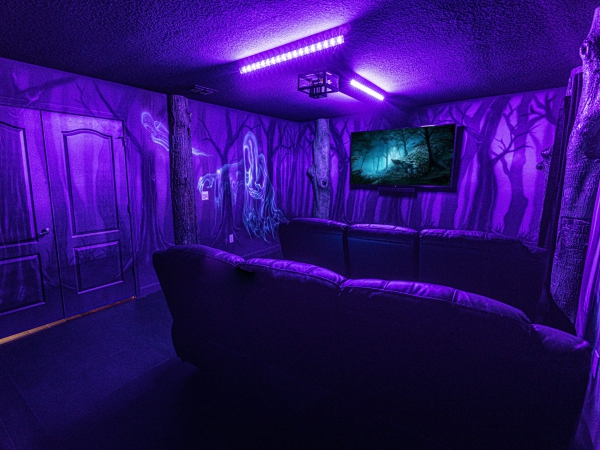 Iznajmite kuću za odmor Wizard's Way i izbliza doživite Hogwarts. Svjetla za kućno kino napravljena od duhova