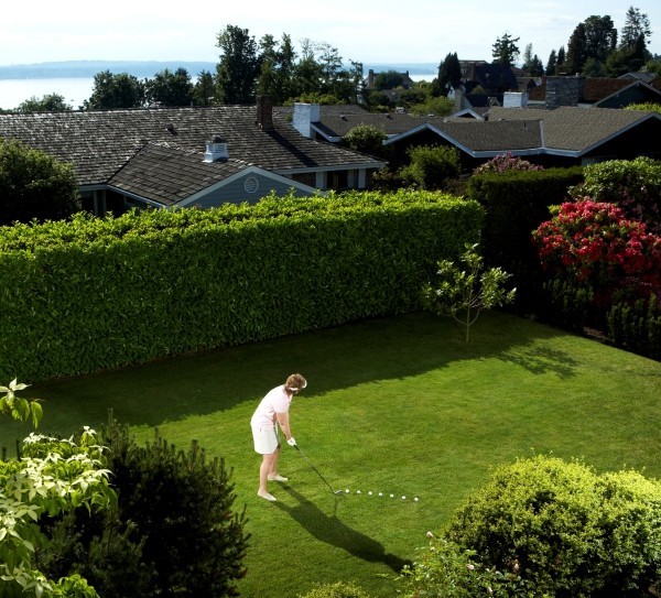 Éléments de clôture de haie verte avec écrans de confidentialité pour jouer au mini-golf Éléments de clôture avec écrans de confidentialité pour les espaces extérieurs recherchés prairie de protection contre le vent avec parcours de mini-golf