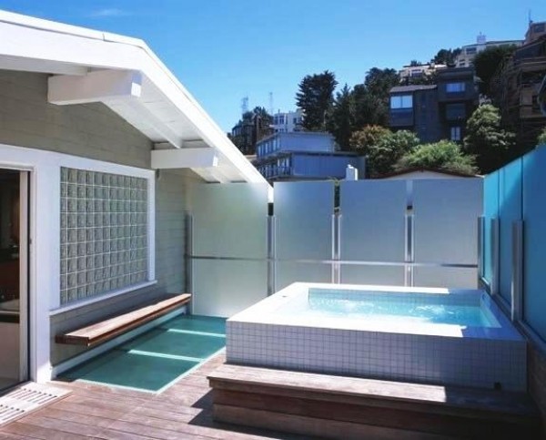 Verre dépoli, éléments de clôture en verre dépoli avec écrans de confidentialité pour la piscine Éléments de clôture avec protection de la vie privée pour les espaces extérieurs recherchés en verre dépoli pour la piscine